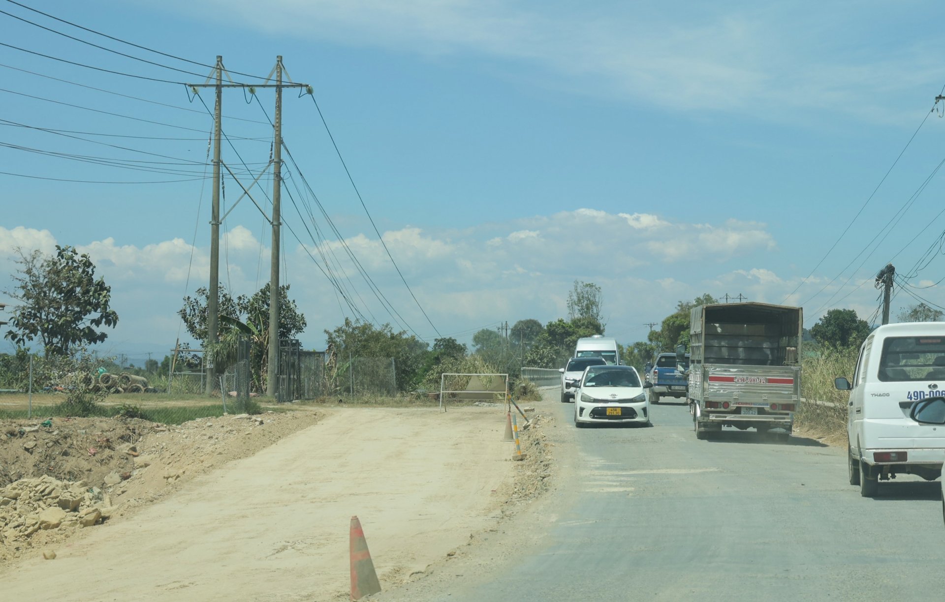 Quốc lộ 28B, tuyến đường huyết mạch dài 68km, đang được mở rộng hứa hẹn mở ra một chương mới cho sự phát triển kinh tế - xã hội của khu vực.
