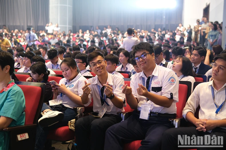 미국 고등학생 과학 기술 경연대회에 참가한 베트남 