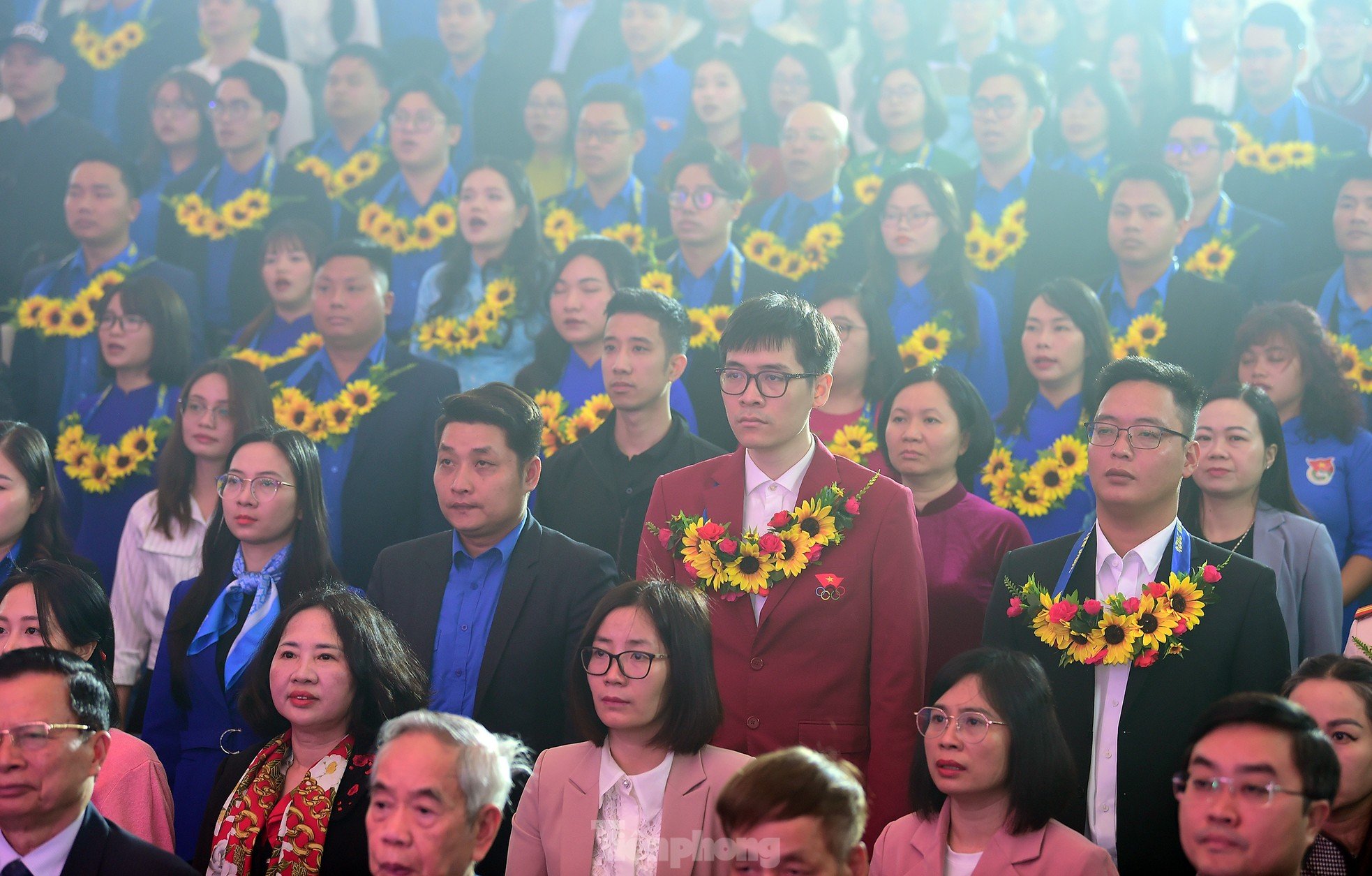 La actriz Bao Thanh y la profesora asociada más joven de Vietnam fueron honradas como Rostros Jóvenes Destacados de la Capital 2024 foto 11