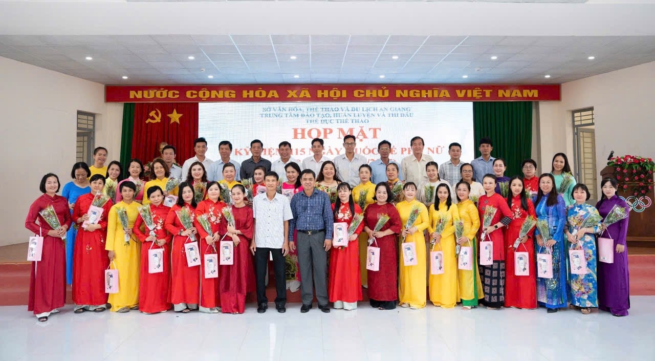 AN GIANG PROVINCE SPORTS TRAINING, COACHING AND COMPETITION CENTER ORGANIZES A MEETING TO CELEBRATE THE 115TH ANNIVERSARY OF INTERNATIONAL WOMEN'S DAY MARCH 8