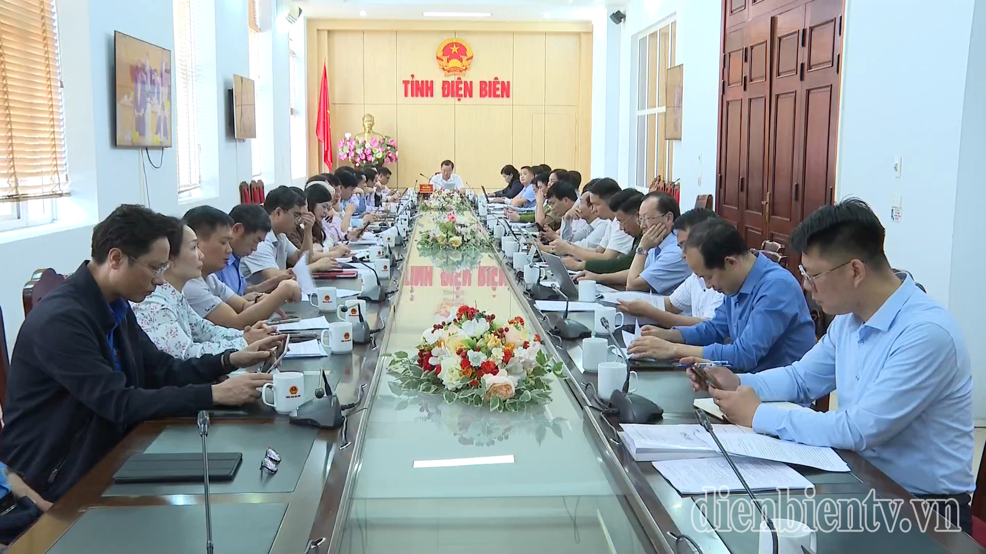 The Central Steering Committee for Eliminating Temporary and Dilapidated Houses holds its third meeting