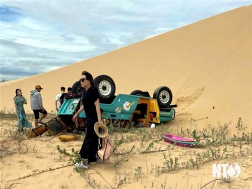 Rectifying activities of transporting tourists to visit Mui Dinh sand hill