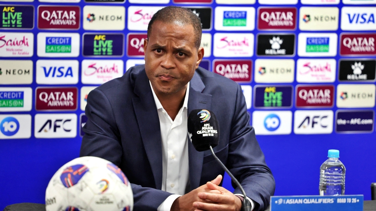 hlv kluivert muon indonesia lay lai the dien o tran dau voi bahrain hinh anh 1