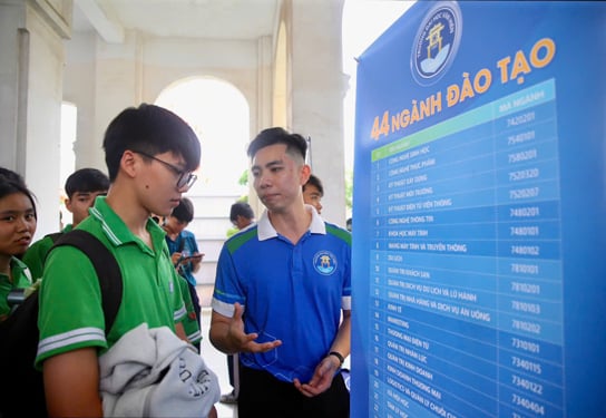 Hàng loạt trường đại học mở nhiều ngành học mới để đáp ứng nhu cầu nhân lực Ảnh: HOÀNG TRIỀU