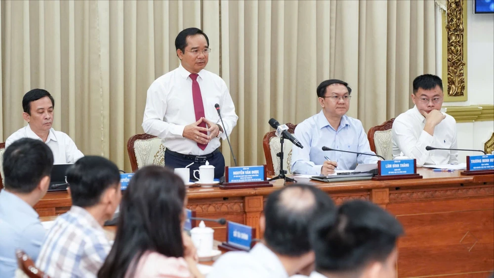 Der Vorsitzende des Volkskomitees von Ho-Chi-Minh-Stadt, Nguyen Van Duoc, leitete den Workshop. Foto: HOANG HUNG