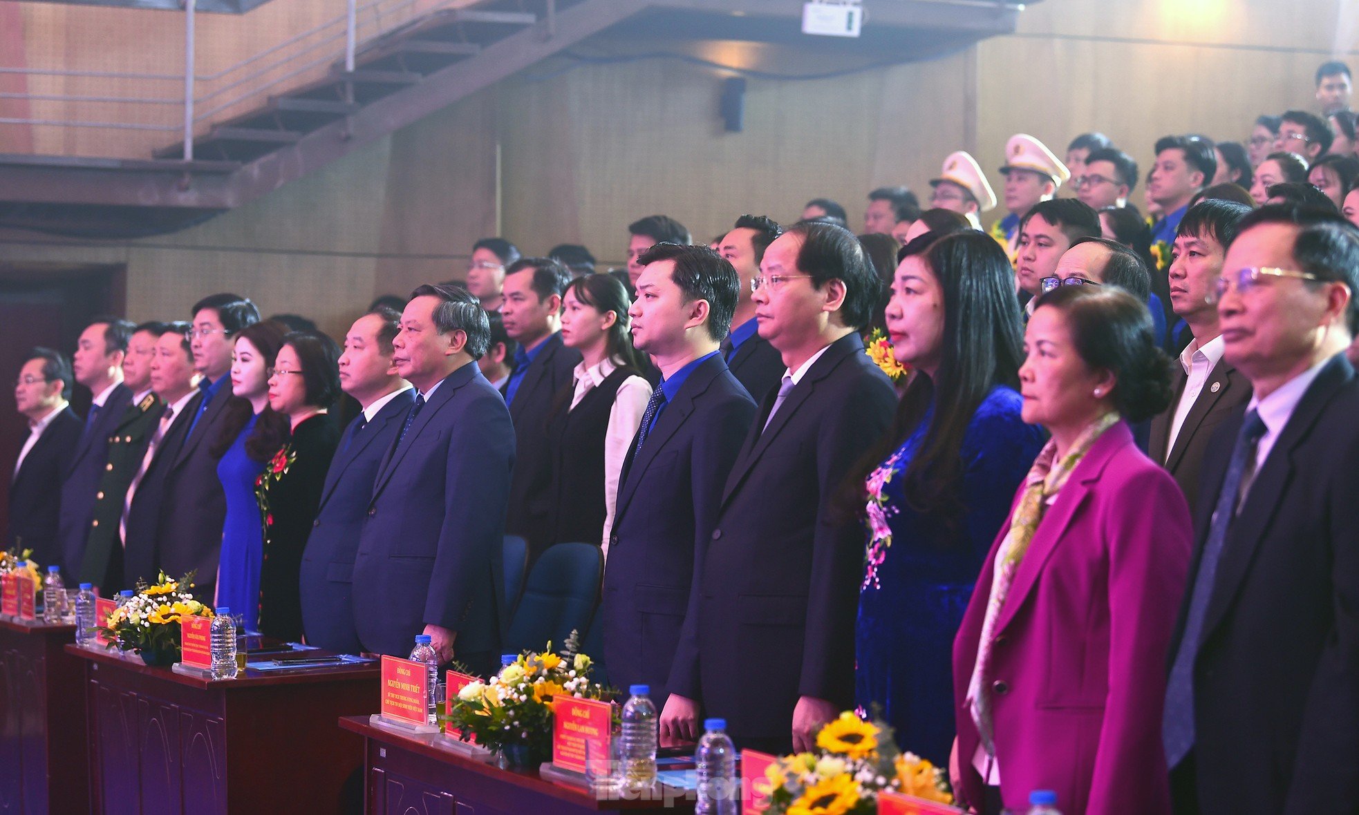 La actriz Bao Thanh y la profesora asociada más joven de Vietnam fueron honradas como Rostros Jóvenes Destacados de la Capital 2024 foto 2