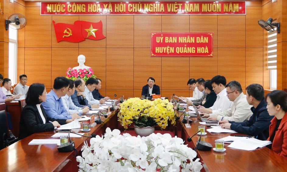 Chairman of the Provincial People's Committee Hoang Xuan Anh: Quang Hoa needs to be determined and resolute to ensure the handover of the Dong Dang - Tra Linh expressway site by the end of March 2025.