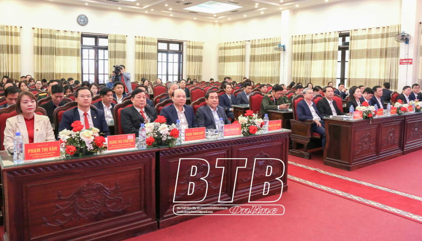 Ceremonia de premiación del concurso de preguntas en línea para conocer la "Historia del Comité del Partido y la historia de la provincia de Thai Binh".