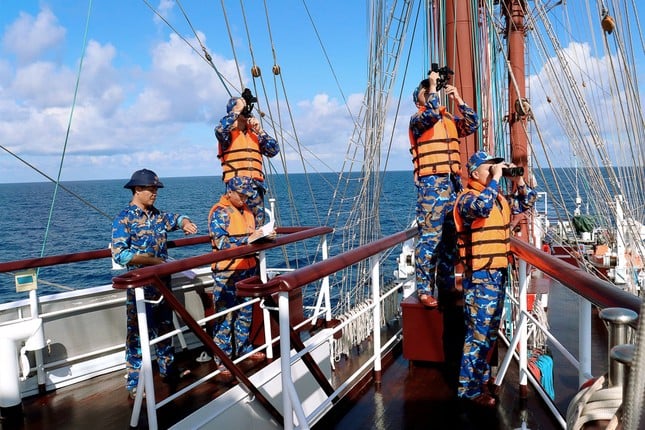 2 つの海軍学校の生徒の親族はどのような特典を受けられますか?写真1