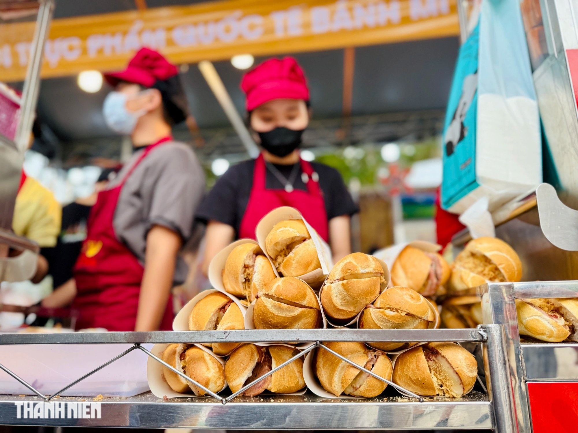 Lễ hội bánh mì Việt Nam ở TP.HCM đông nghẹt thực khách- Ảnh 1.