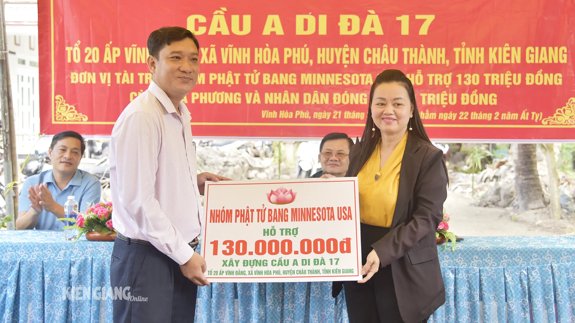 Construction of the bridge in Vinh Hoa Phu commune started