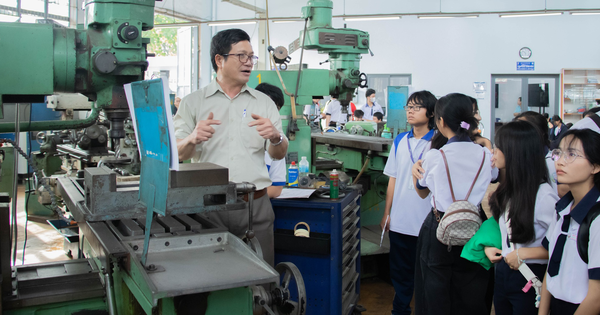 Female student majoring in science and technology: The more I study, the more interesting I find it