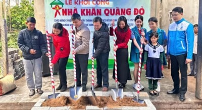 Cérémonie d'inauguration de la « Maison du foulard rouge » pour les étudiants du district de Thuan Hoa