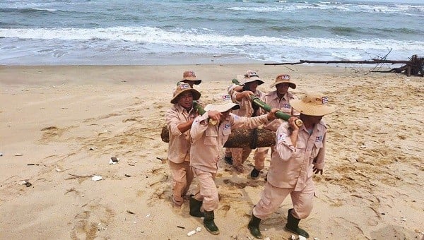 Découverte et neutralisation d'une bombe pesant environ 230 kg se trouvant près de la côte à Quang Binh