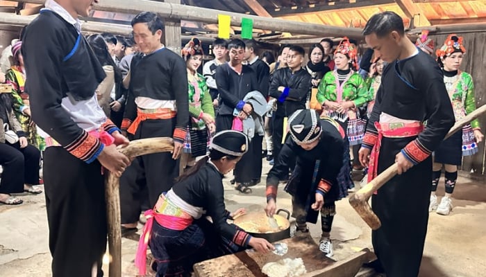 Experimente la cultura tradicional Mong en Hanoi