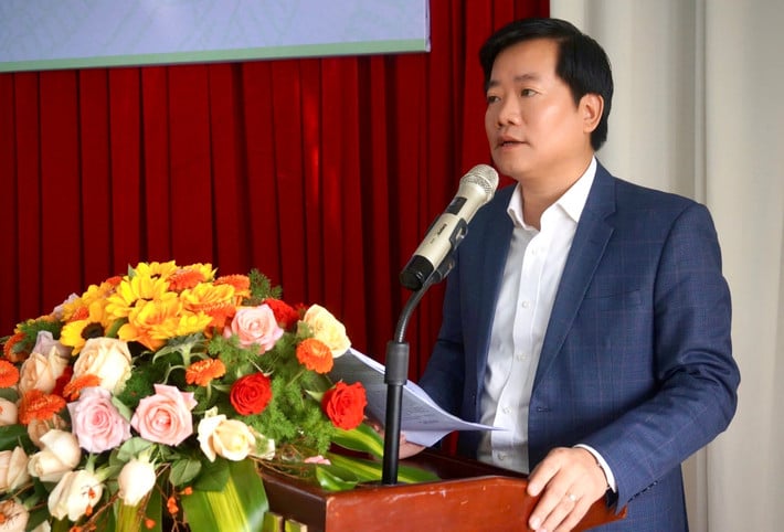 Đại diện Bộ Khoa học và Công nghệ báo cáo Tờ trình dự án Luật Năng lượng nguyên tử (sửa đổi)