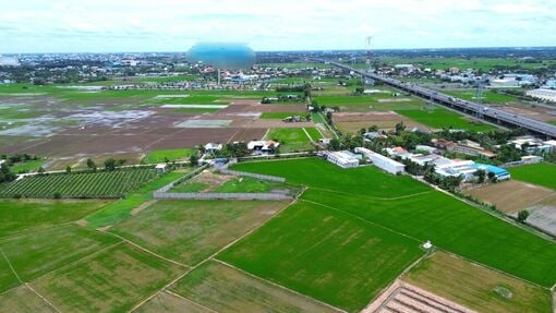 Eliminación de obstáculos en el proyecto de la zona urbana comercial de ecoturismo de la comuna de Thanh Phu