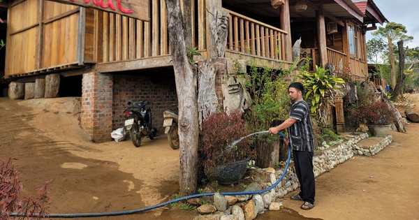 Kon Tum ist ein berühmtes Touristenviertel. Die neuen ländlichen Dörfer sind so schön wie im Film und die Menschen werden reicher.