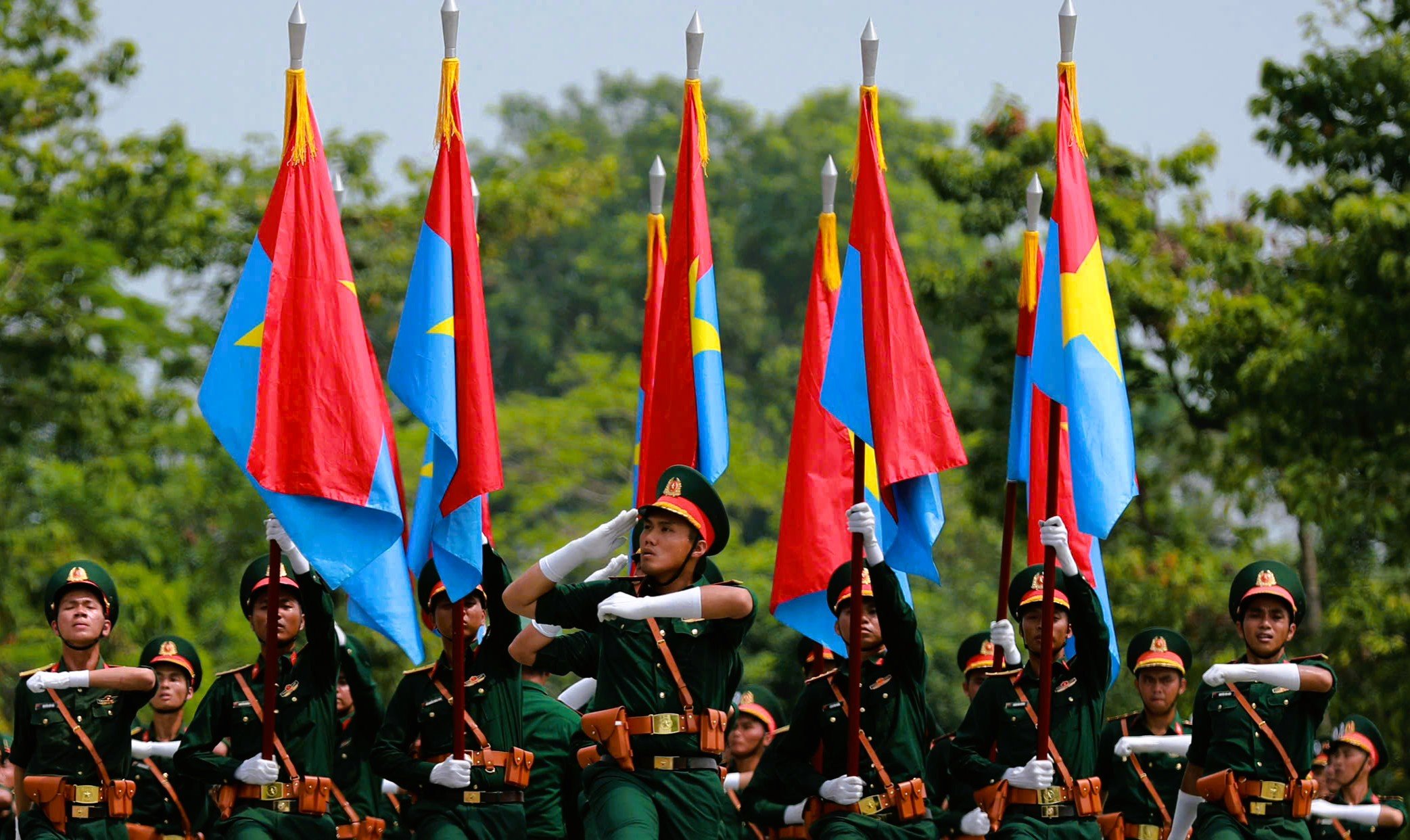 50 años de reunificación nacional: Impresionante práctica de desfile en el Cuerpo de Ejército 34 - Foto 5.