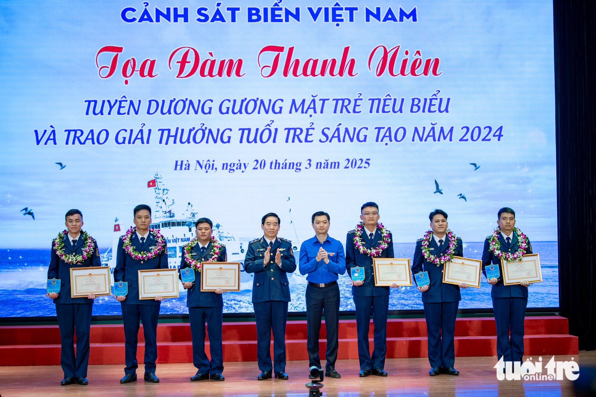 Tuyên dương 9 gương mặt trẻ tiêu biểu Cảnh sát biển Việt Nam - Ảnh 1.