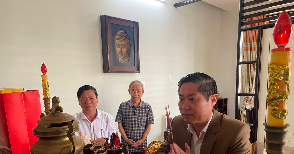 Provinzführer besuchen ehemalige Sekretäre des Parteikomitees der Provinz Quang Nam und würdigen sie