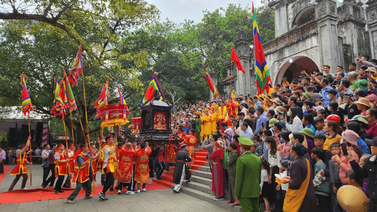 Hàng ngàn người dự lễ hội đền Bà Triệu nổi tiếng ở xứ Thanh- Ảnh 4.