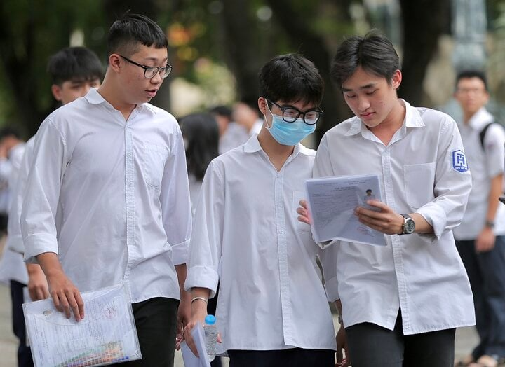 하노이의 많은 명문 학교들이 2025년 입학 목표와 방법을 발표했습니다. (일러스트 사진)