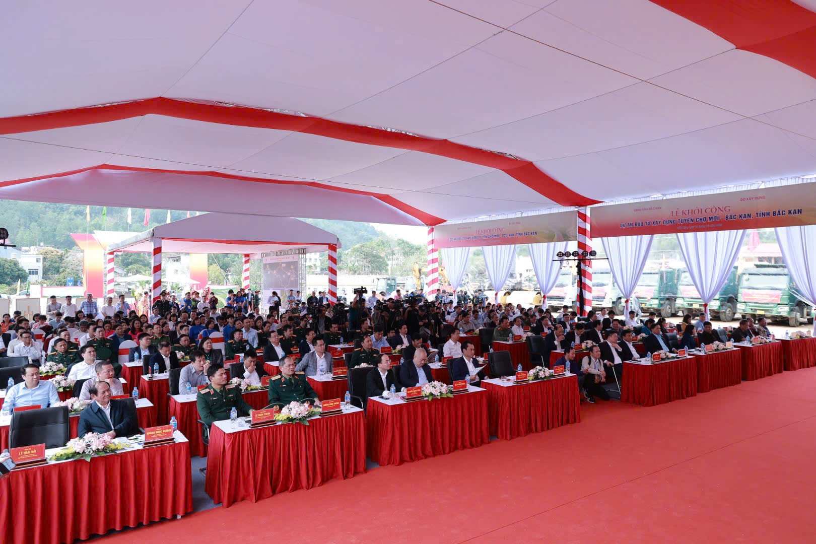 Ceremonia de inicio de obras del proyecto de inversión en la construcción de la autopista Cho Moi