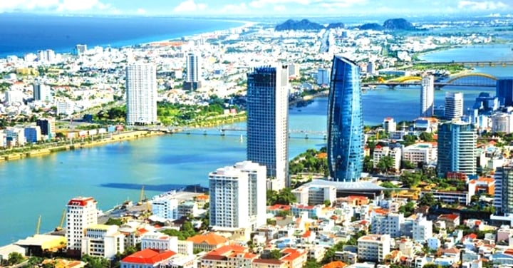 La ville de Da Nang a reçu la médaille du travail de première classe.