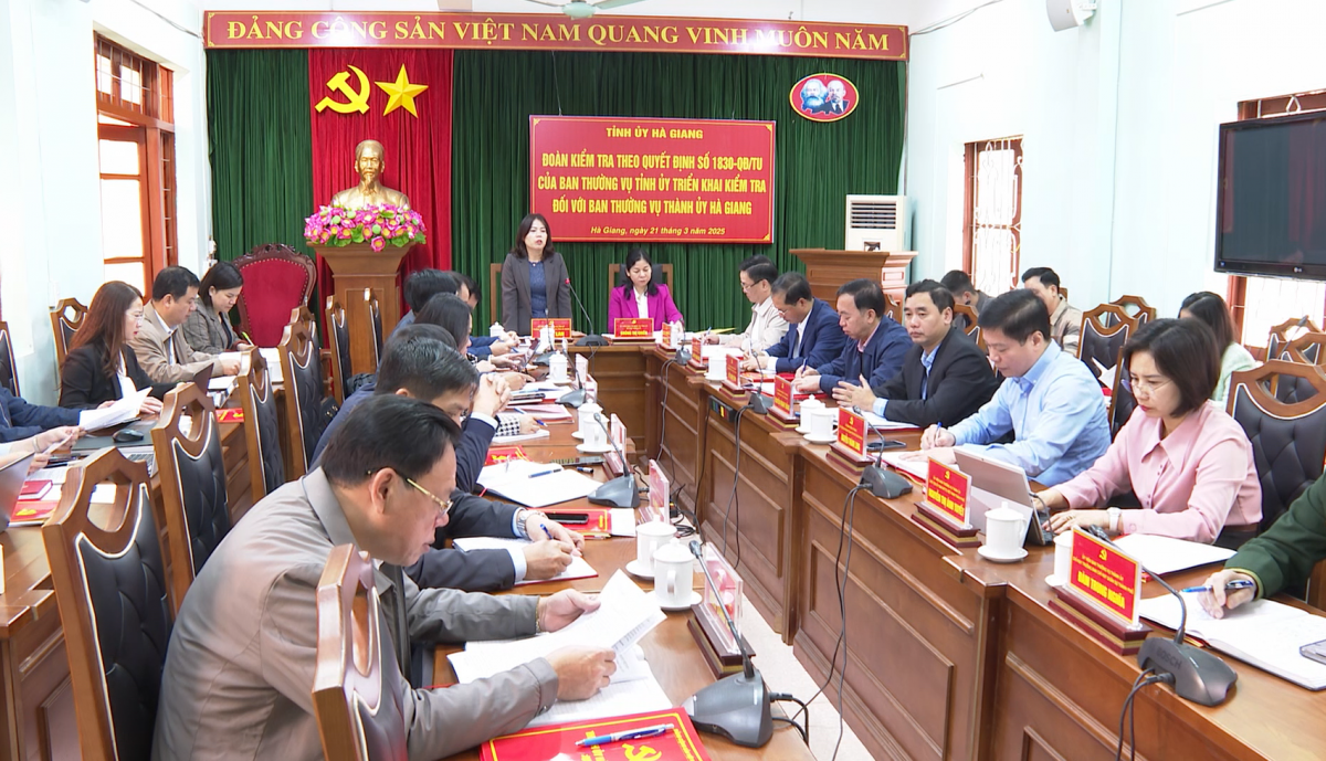 La délégation du Comité provincial du Parti travaille avec le Comité du Parti de la ville de Ha Giang