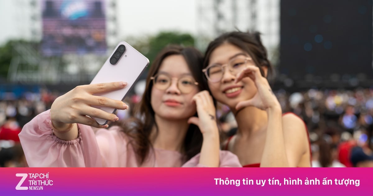 Gen Z ជិះ 'បងប្រុស' របស់គាត់ពេញមួយយប់ជាមួយនឹងស៊េរី Galaxy A ថ្មី។