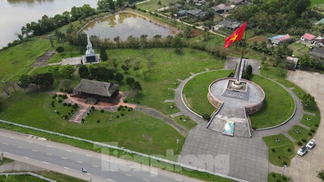 Enthüllung besonderer Einzelheiten zur Flaggenhisszeremonie beim Tien Phong Marathon 2025, Foto 1