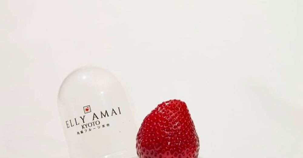 More than 500 thousand VND for a Japanese strawberry