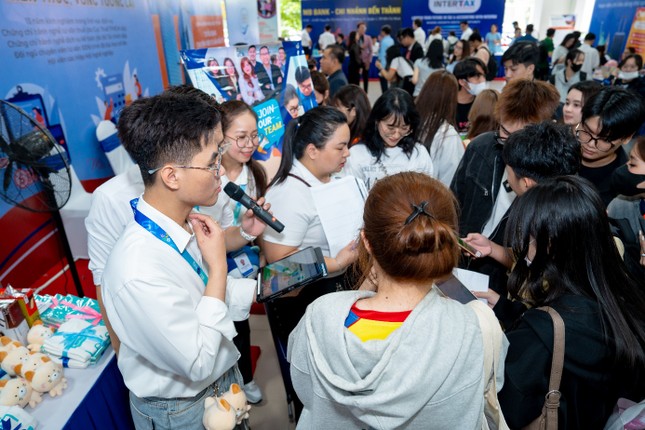 Magnificent HUTECH ALUMNI JOB FAIR 2025: Connecting alumni and the next generation photo 1