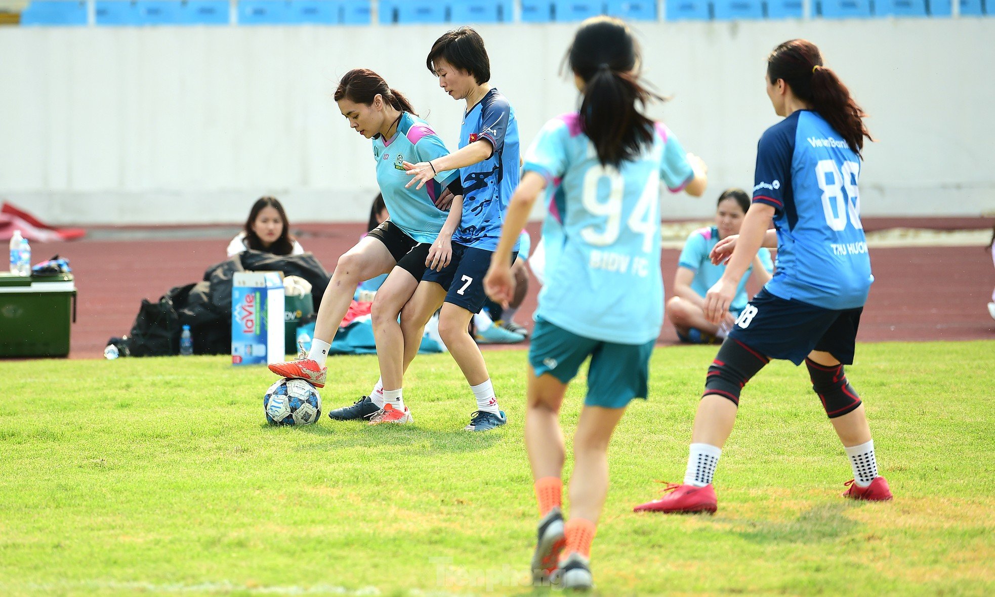 Dramatische Serie von „Schießereien“ im My Dinh Stadium beim Jugendsportfestival, Foto 11