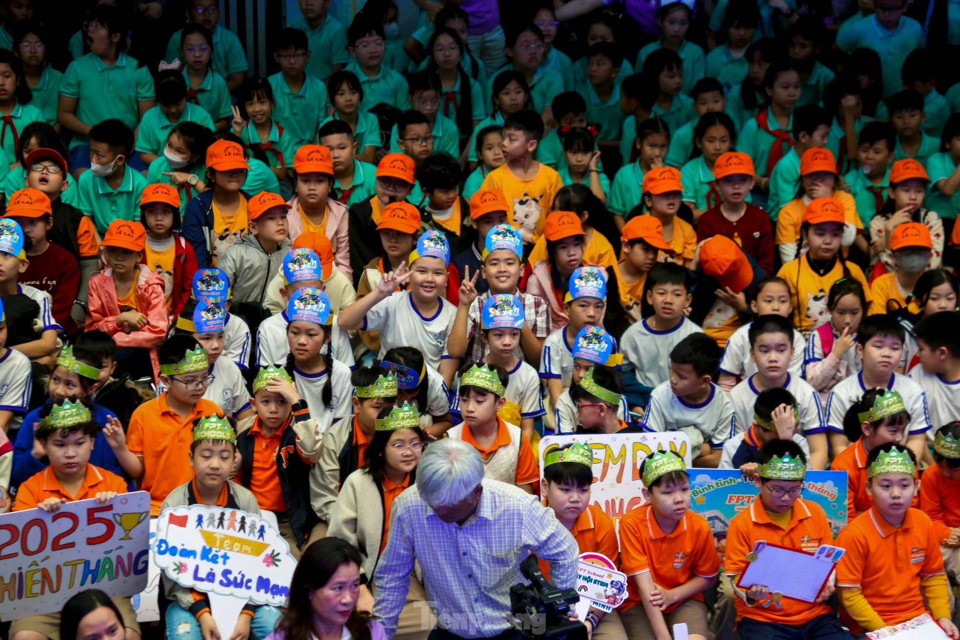 Mehr als 2.000 Da Nang-Studenten erleben begeistert Roboter und grundlegende Programmierung Foto 3