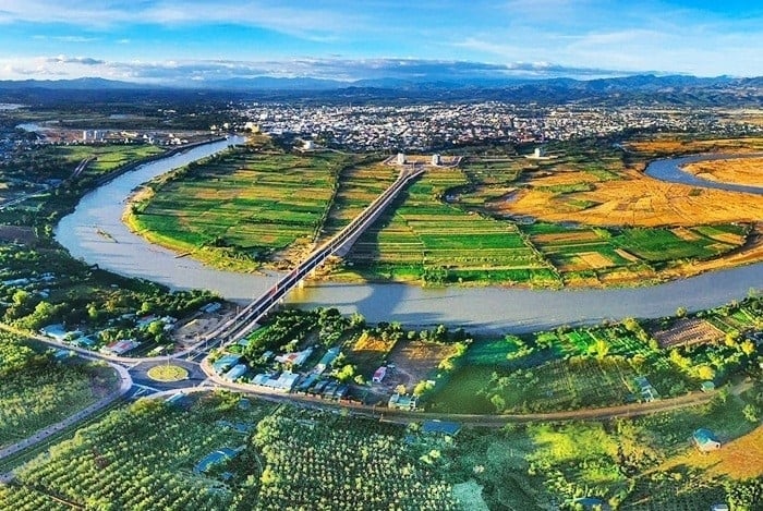 ¿Cuándo se fusionaron las provincias de Gia Lai y Kon Tum? - 2