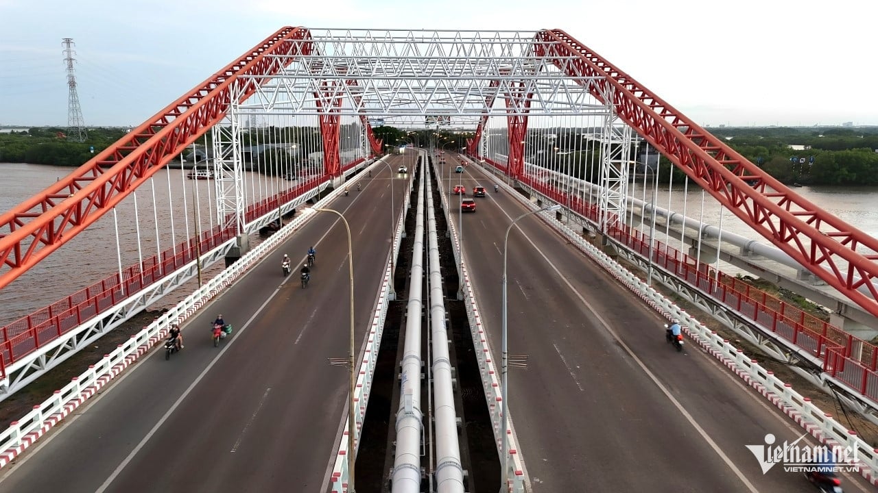 Puente de hierba W-May Vung Tau 1.jpg