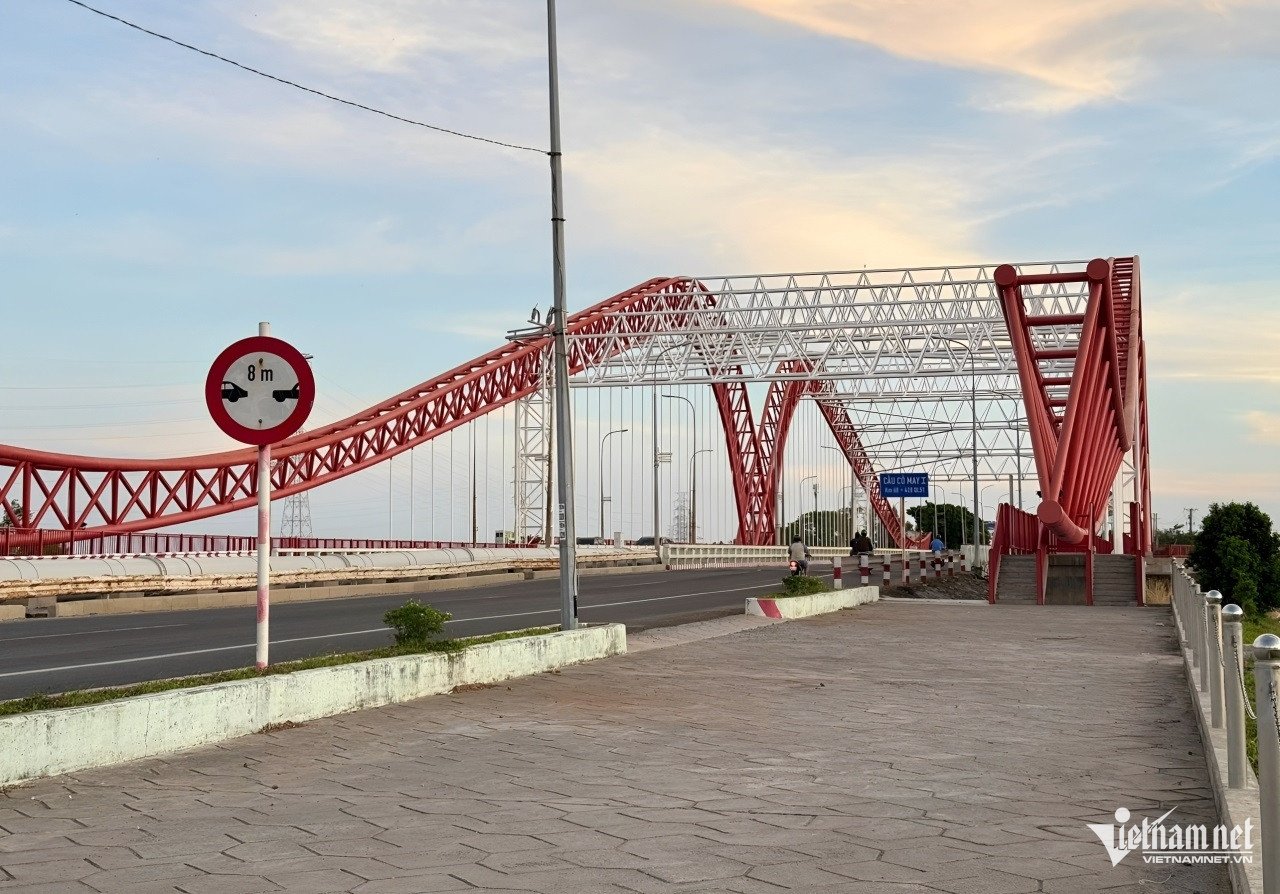 Puente de hierba W-May Vung Tau 5.jpg