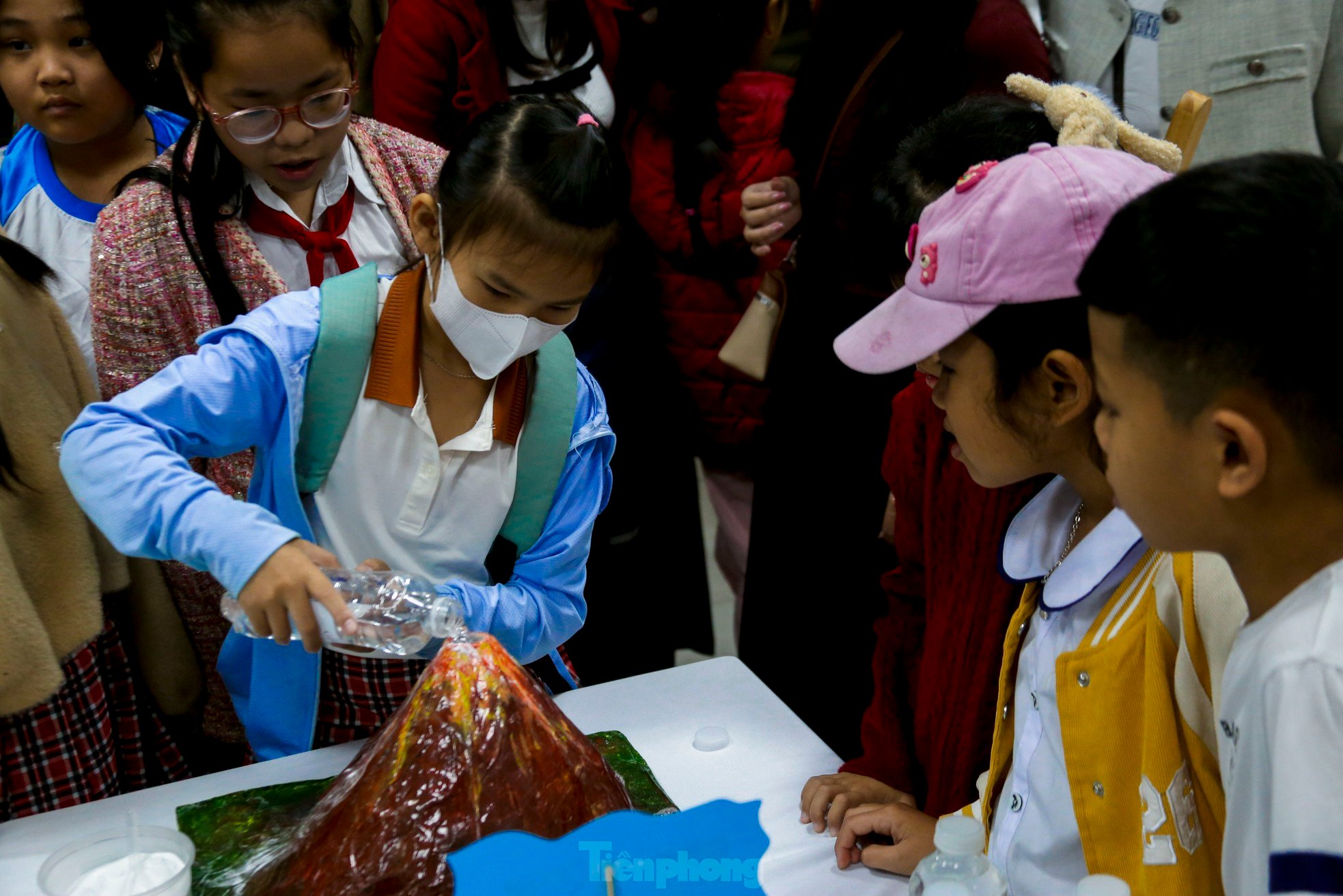 More than 2,000 Da Nang students excitedly experience Robots and basic programming photo 13