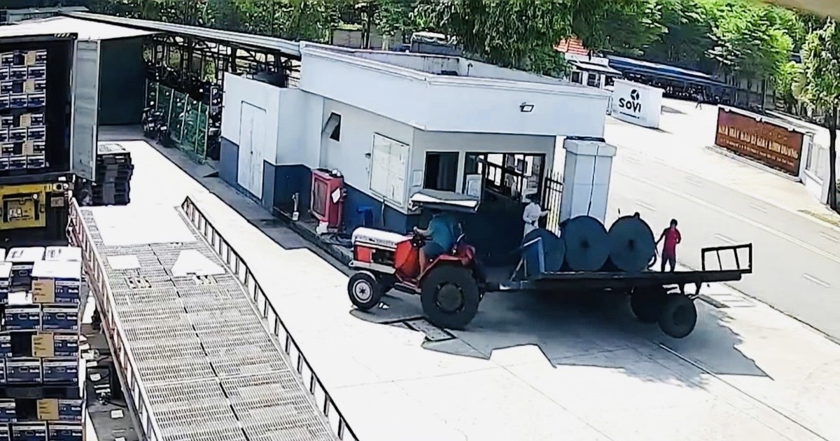 A roll of goods fell and crushed a male security guard to death in an industrial park in Binh Duong.