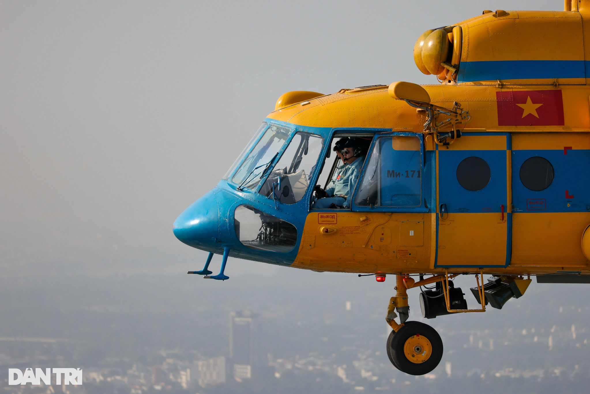 A day of the flying squadron celebrating the 50th anniversary of National Reunification Day