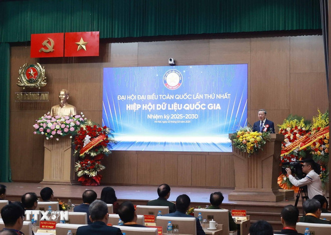 General Secretary To Lam gives instructions. (Photo: Thong Nhat/VNA)