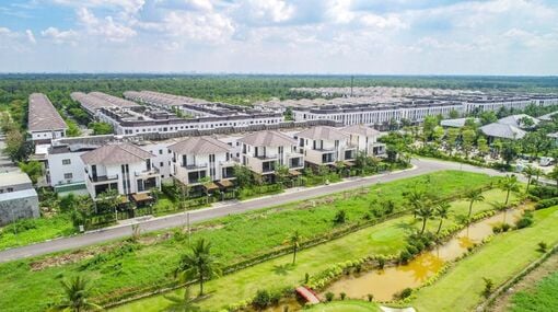 Ciudad Phuc An: Casas adosadas con arquitectura moderna combinadas con espacios verdes armoniosos