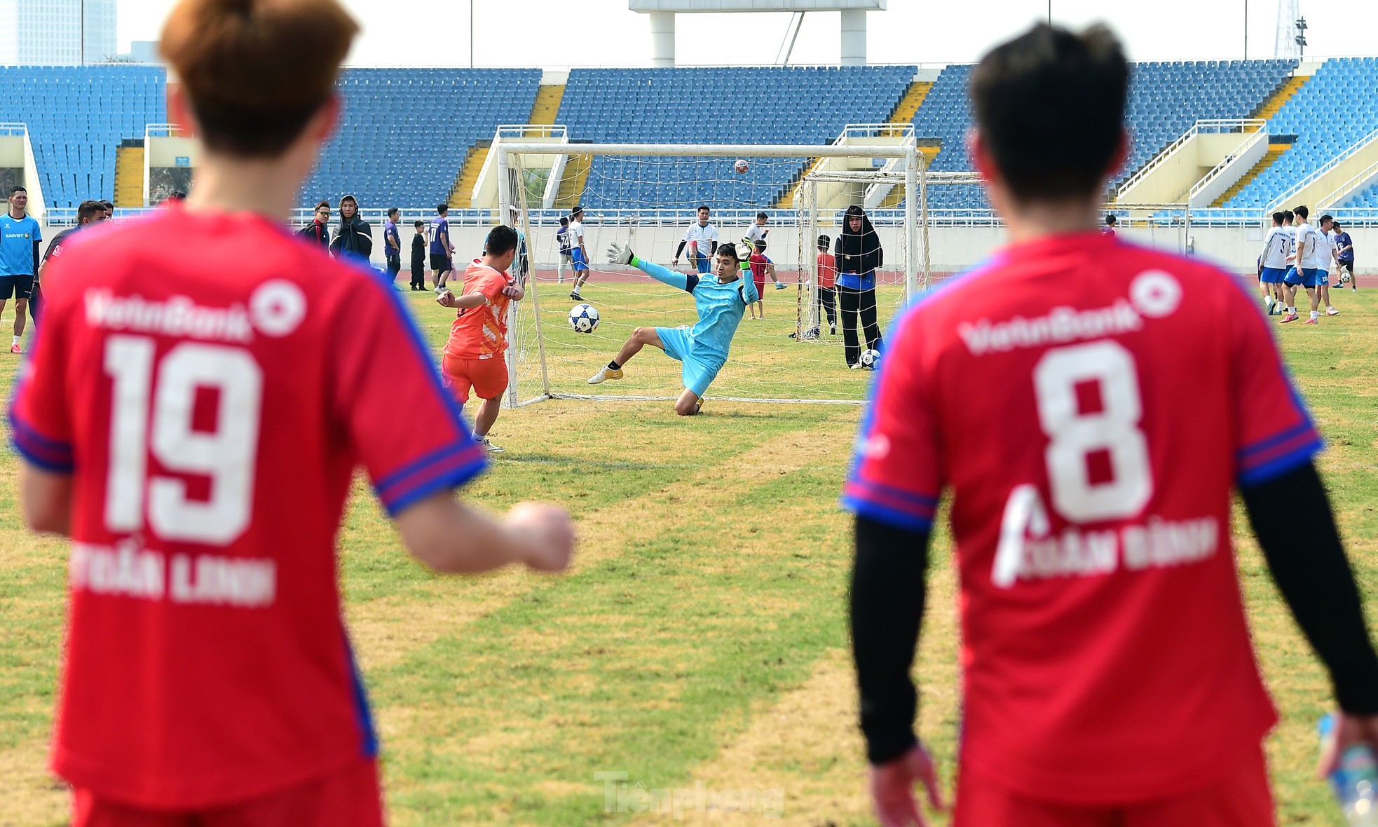 청소년 스포츠 페스티벌 미딘 경기장에서 펼쳐진 극적인 '총격전' 시리즈 사진 22