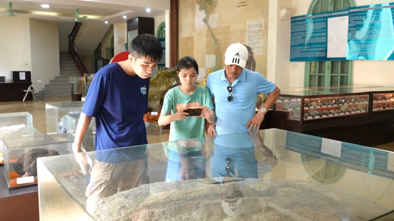 Découvrez des histoires intéressantes sur la Terre au cœur de Hanoi photo 2