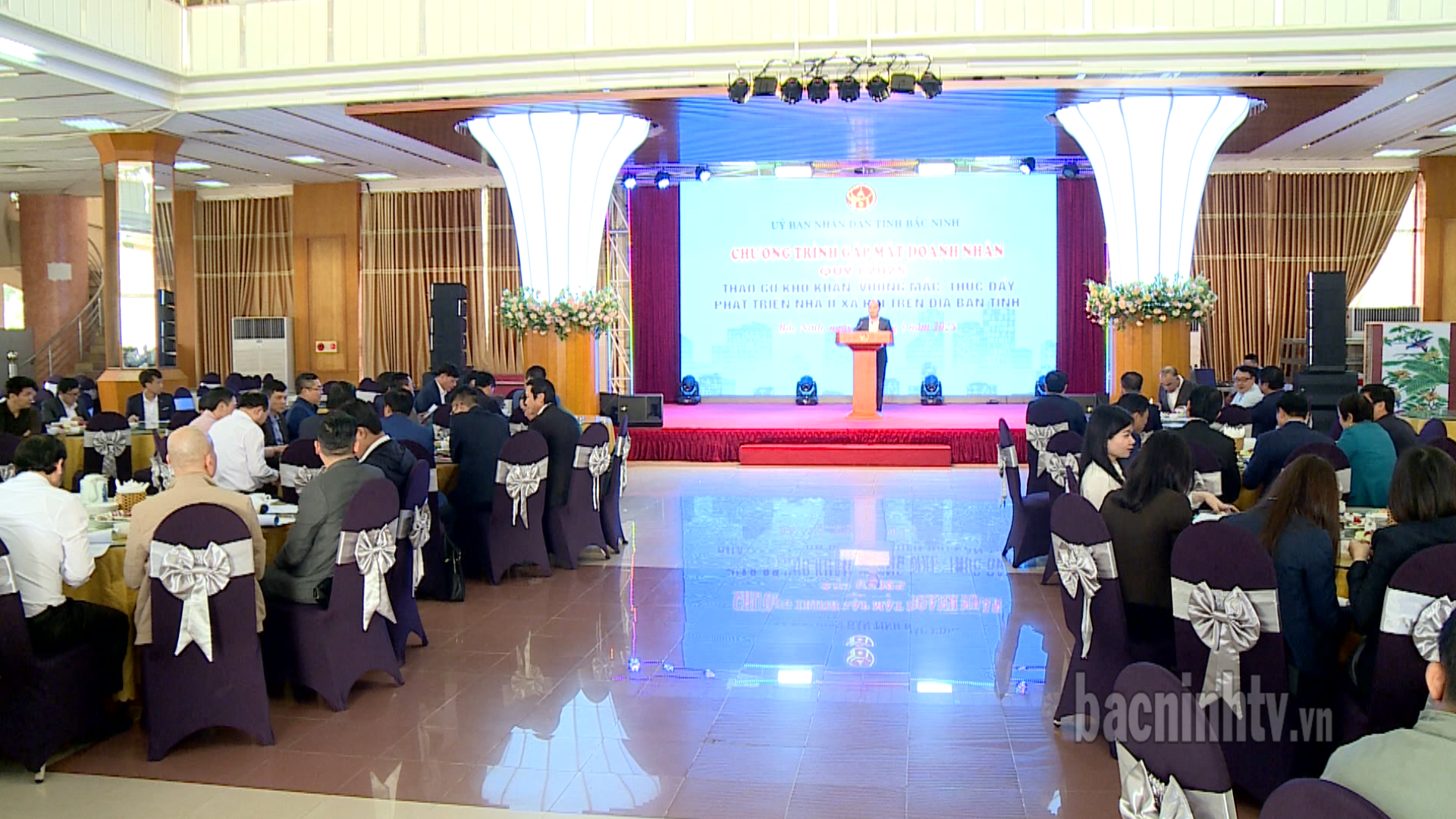 Provincial People's Committee meets with businessmen in the first quarter of 2025