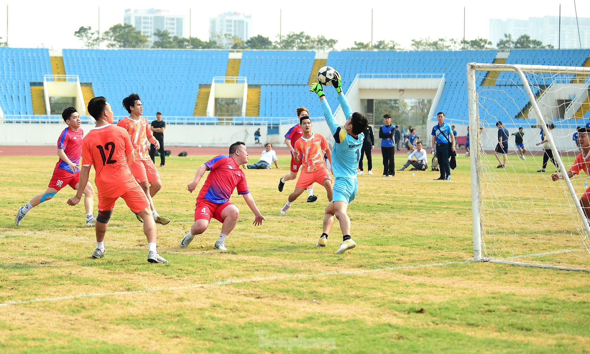 Dramática serie de 'tiroteos' en el Estadio My Dinh durante el Festival de Deportes Juveniles (foto 15)