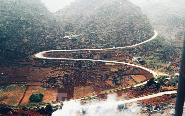 Hơn 100 tỷ ‘lên đời‘ tuyến đường du lịch nổi tiếng Hà Giang ảnh 1