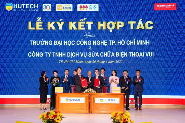 Magnificent HUTECH ALUMNI JOB FAIR 2025: Connecting alumni and the next generation photo 2